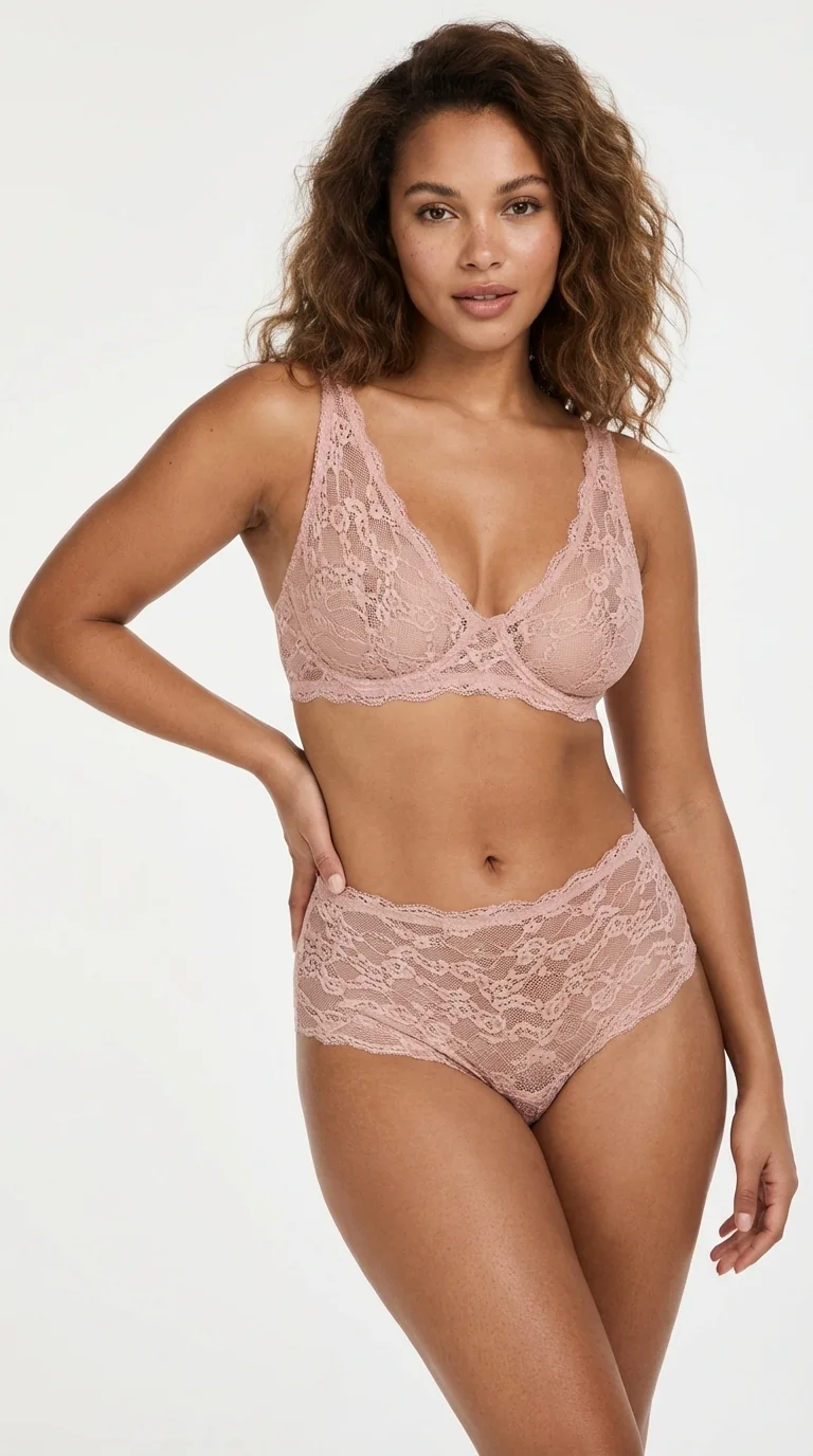 Tam Dantelli Hipster Tanga Nude Lace - Geniş Yanlı Tasarım Detayı